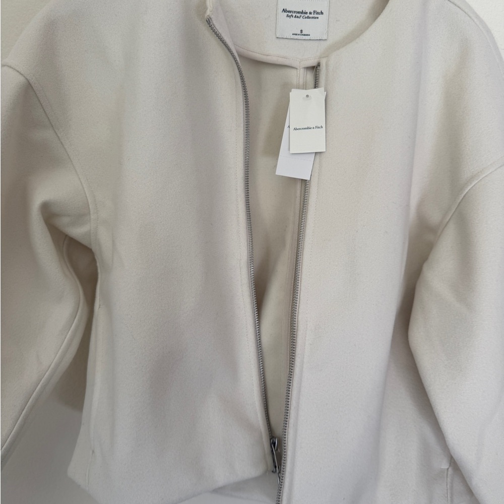 Women's Cream Jacket. NWT